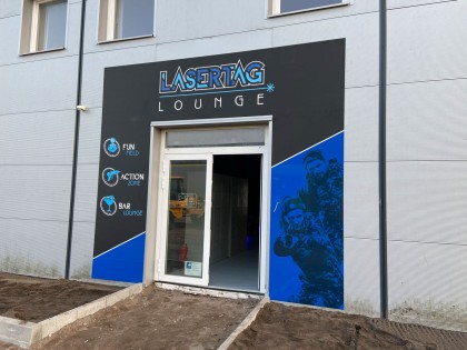 Lasertag & Lounge Eingangsportal